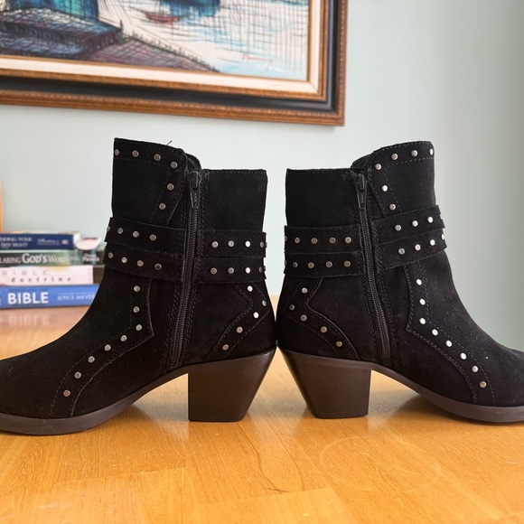 Crown Vintage Black Studded Ankle Booties - Picture 5 of 8